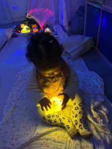 Snoezelen avec L'Ame et l'Autre de Noélie Heinrich. A domicile ou sur Montargis, Amilly, Orléans, 45 77 89 Découverte des 5 sens canalyser les émotions bébés enfants